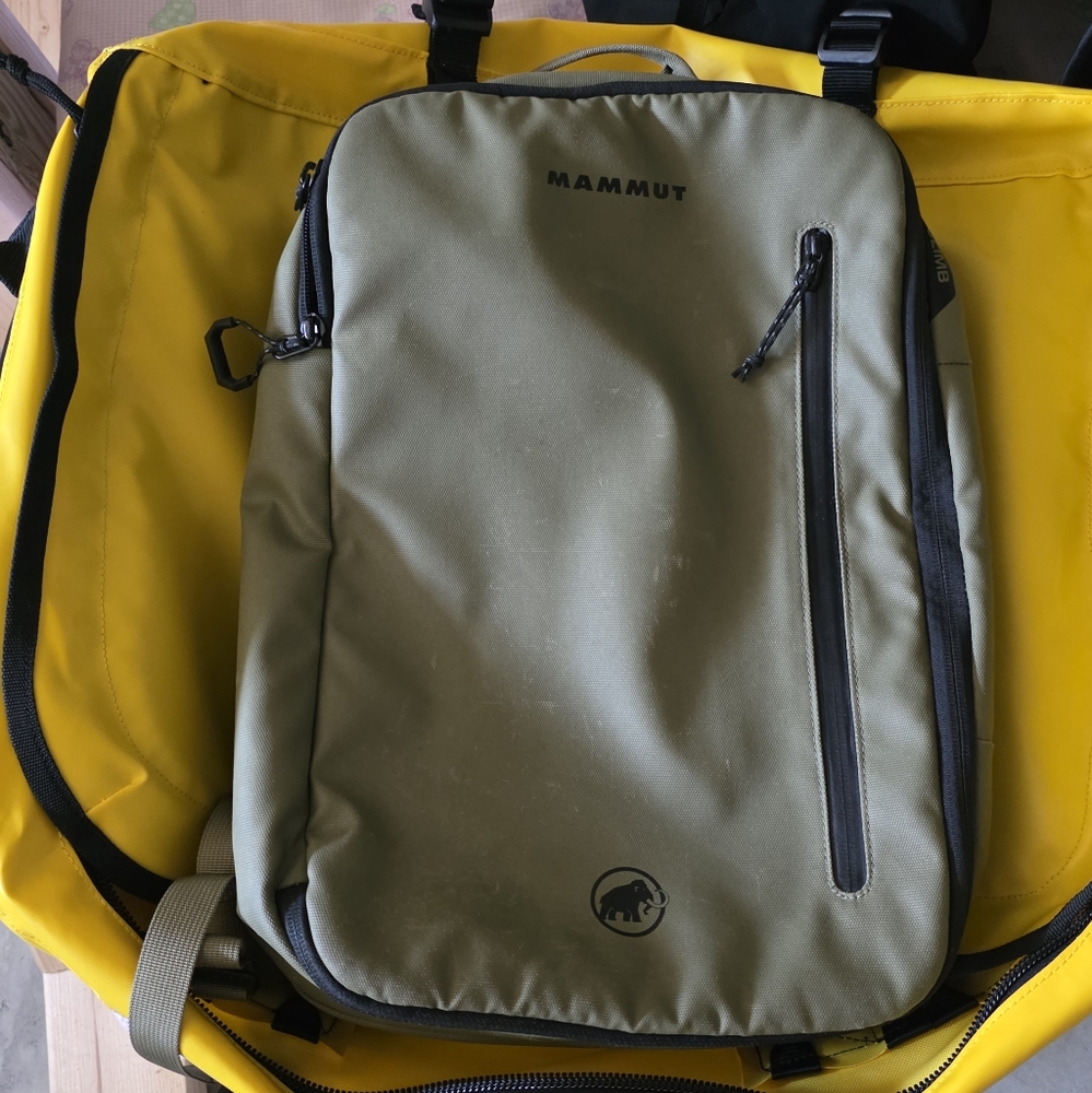 MAMMUT Olive Green Men's Bag